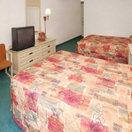 Econo Lodge Corinth Екстериор снимка