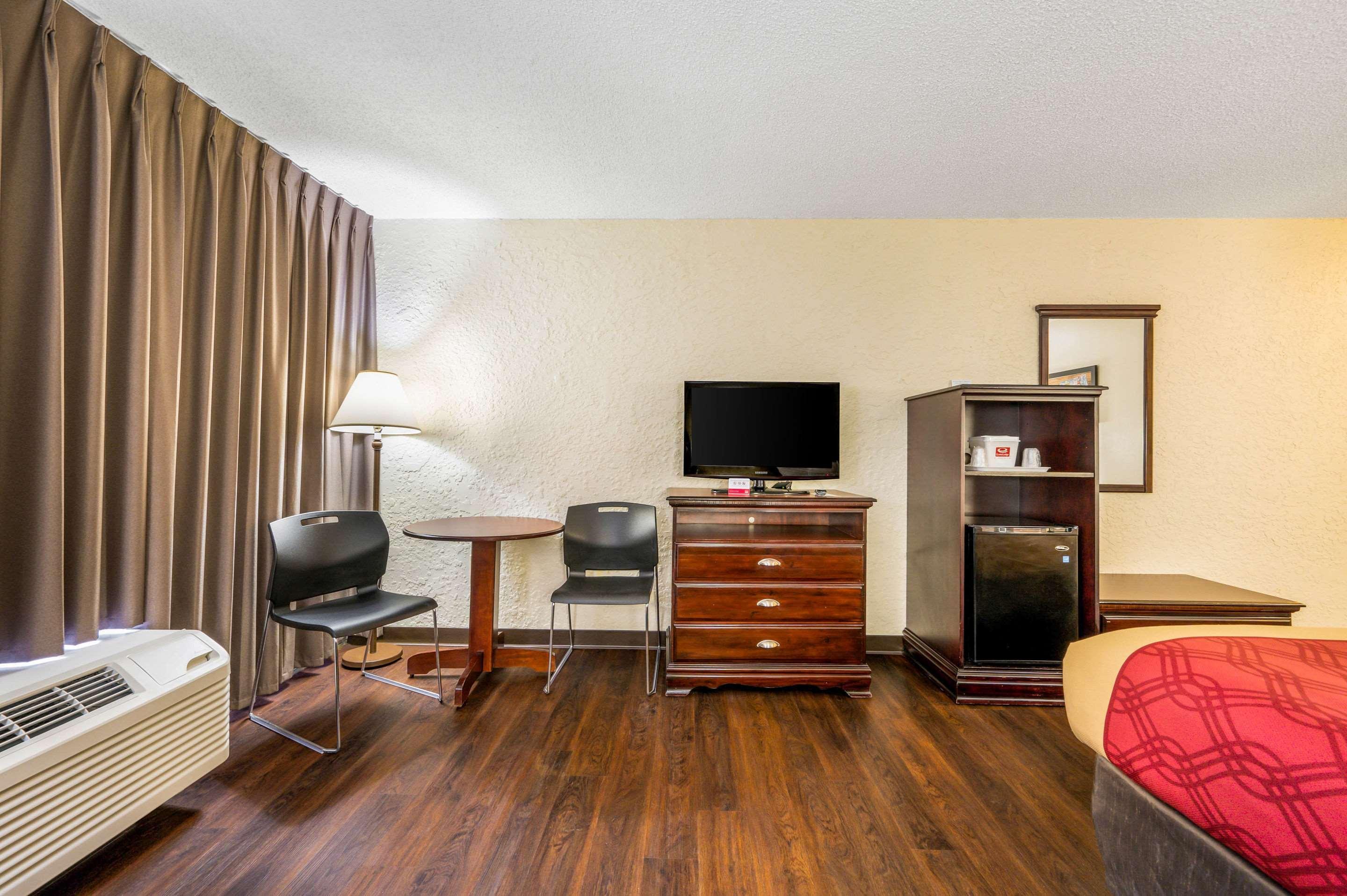 Econo Lodge Corinth Екстериор снимка