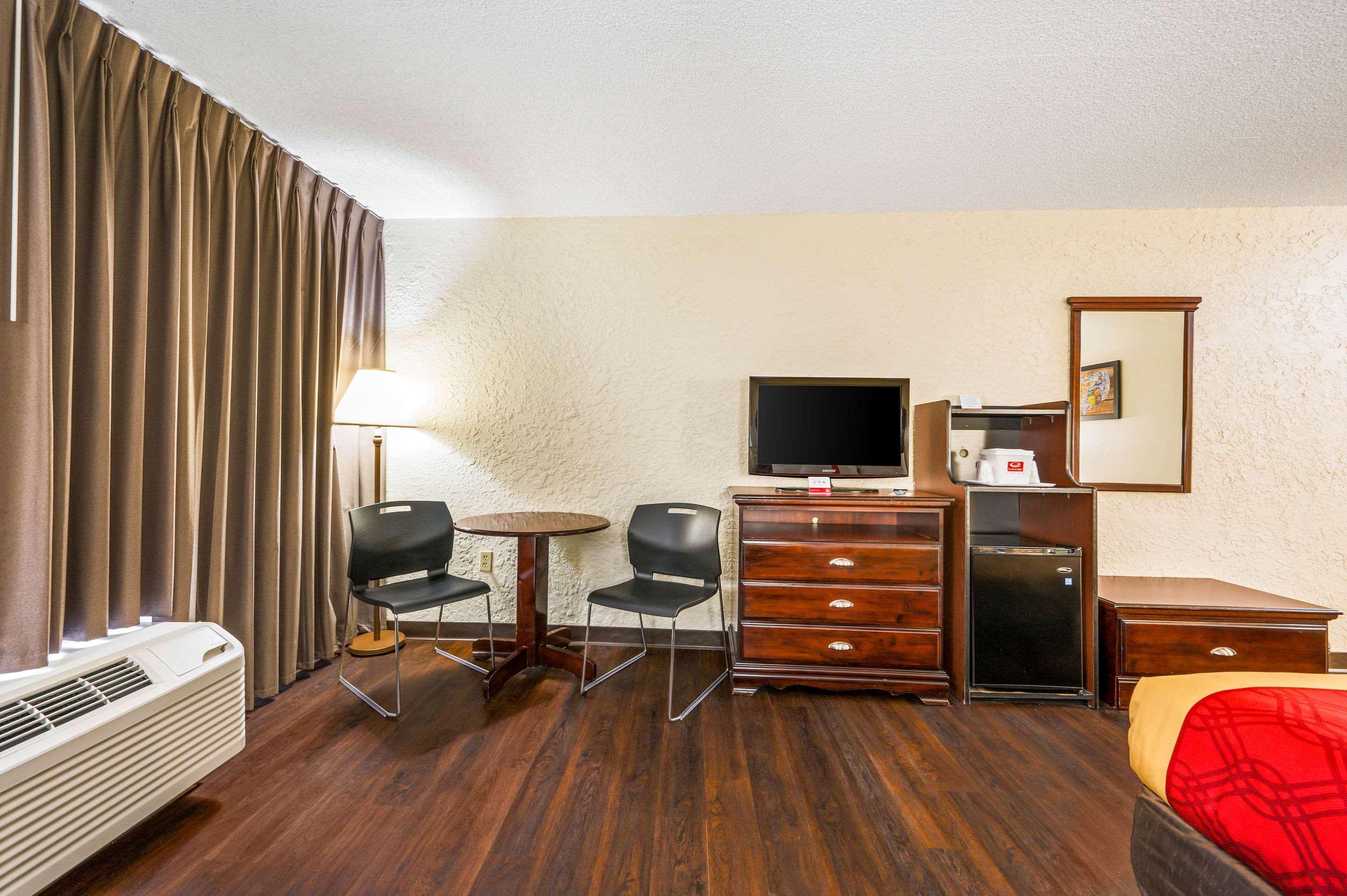 Econo Lodge Corinth Екстериор снимка