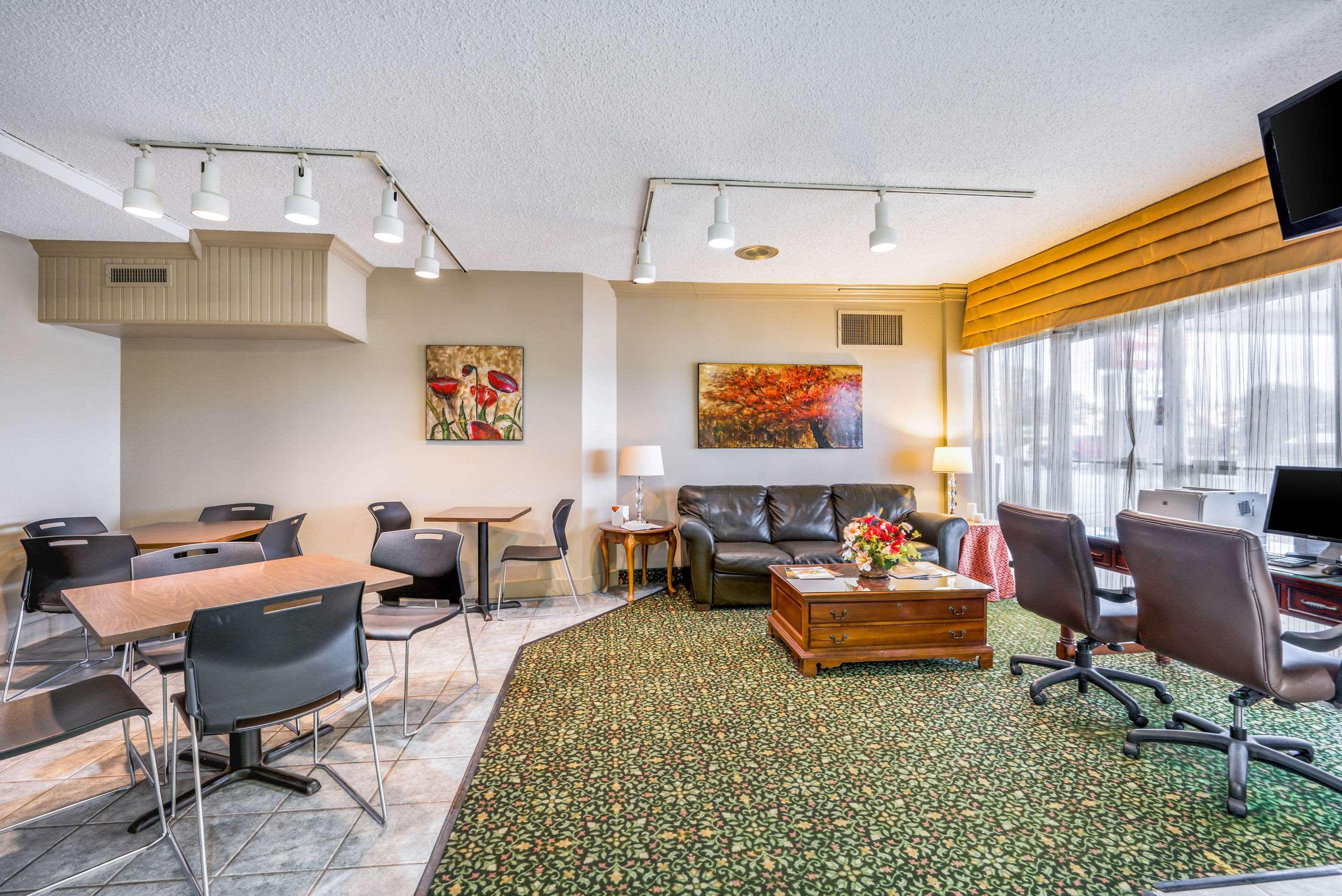 Econo Lodge Corinth Екстериор снимка