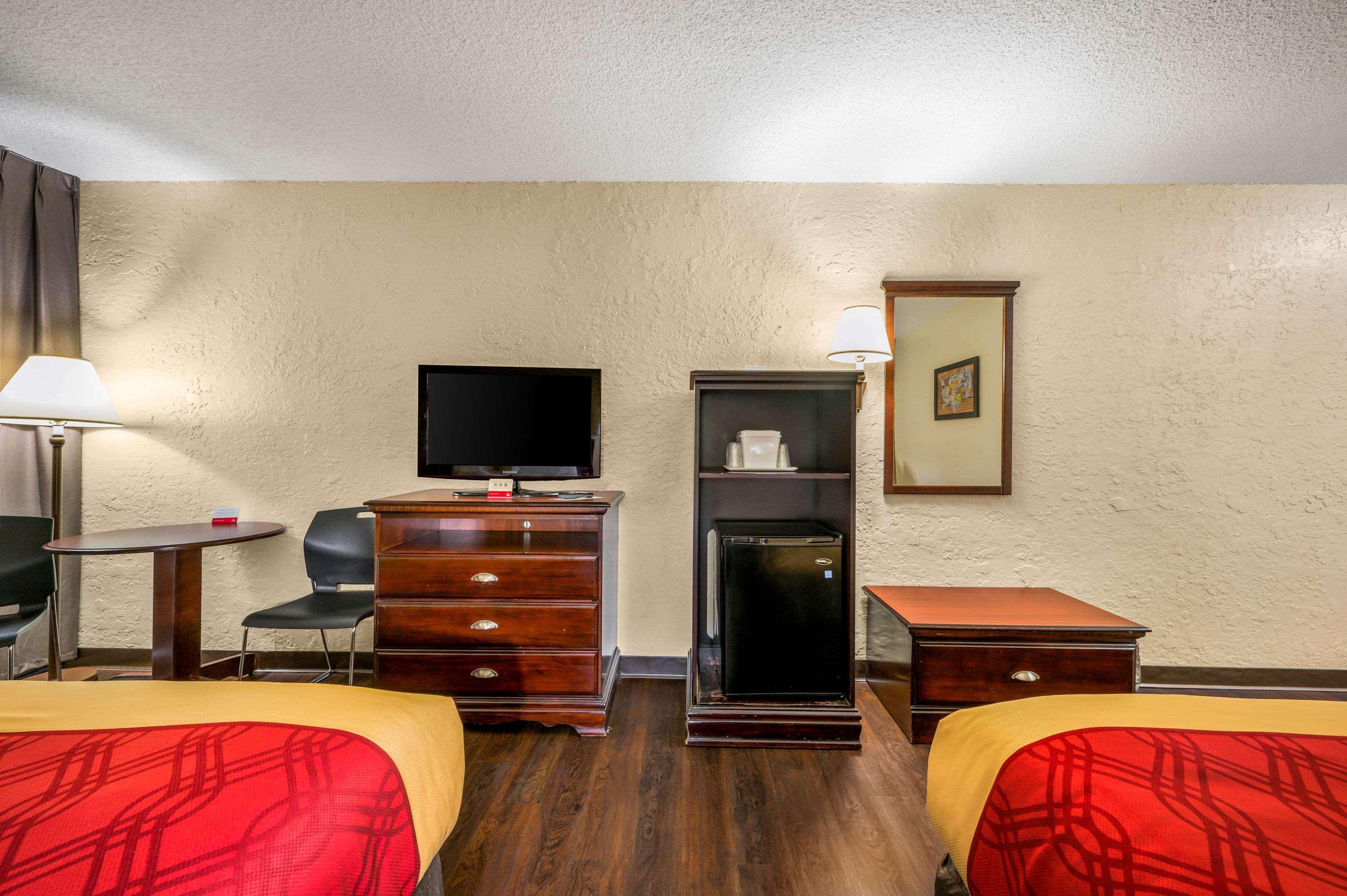 Econo Lodge Corinth Екстериор снимка