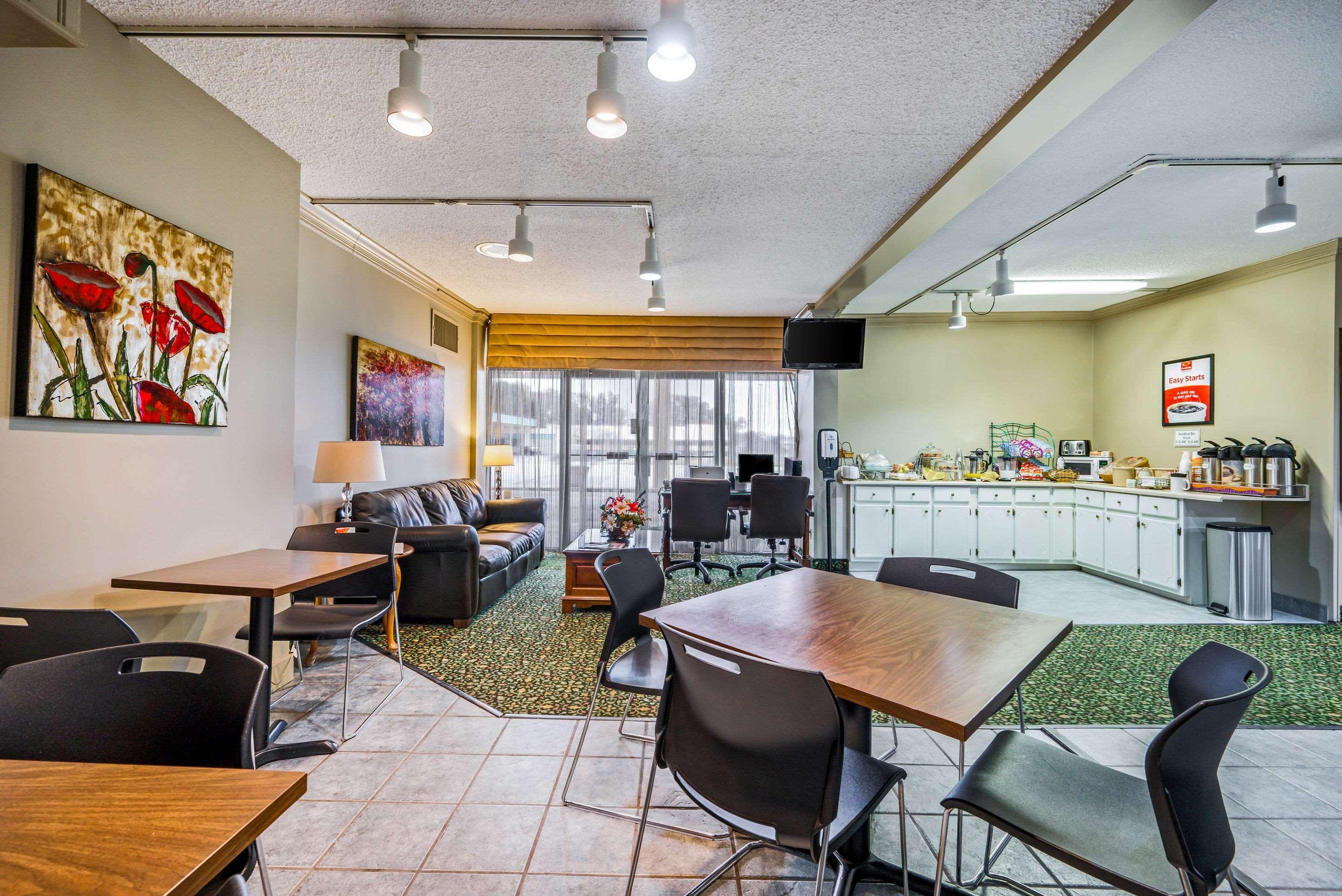 Econo Lodge Corinth Екстериор снимка