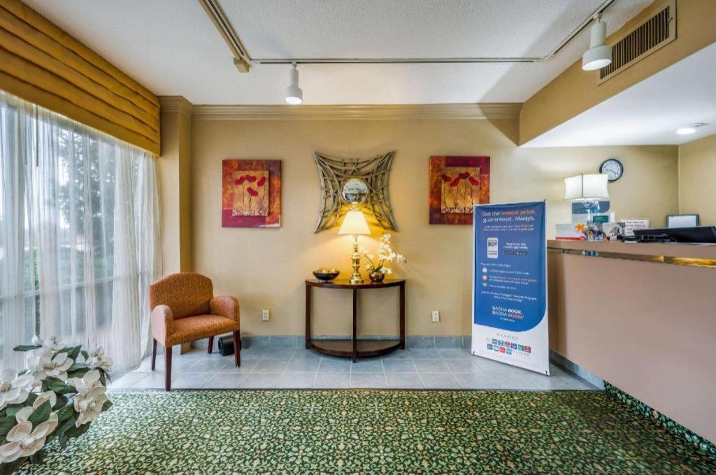 Econo Lodge Corinth Екстериор снимка