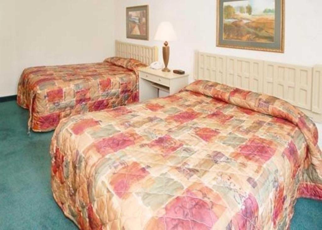 Econo Lodge Corinth Екстериор снимка