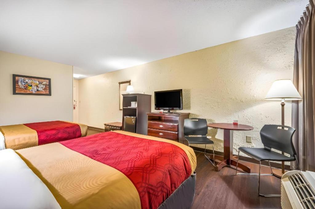 Econo Lodge Corinth Екстериор снимка
