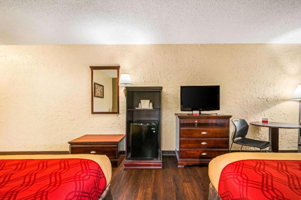 Econo Lodge Corinth Екстериор снимка