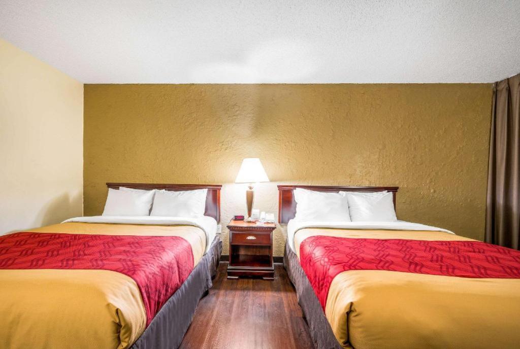 Econo Lodge Corinth Екстериор снимка