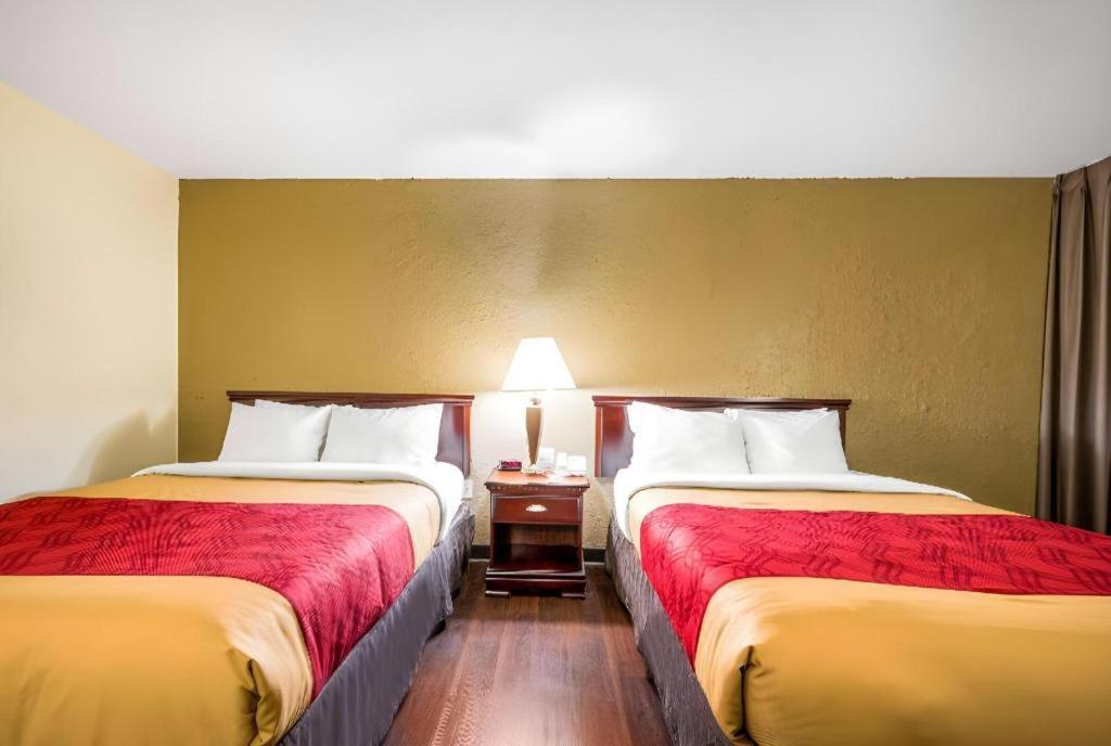 Econo Lodge Corinth Екстериор снимка