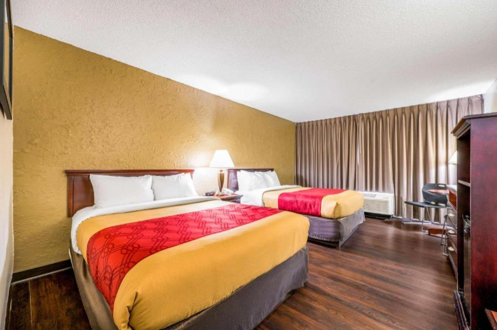 Econo Lodge Corinth Екстериор снимка
