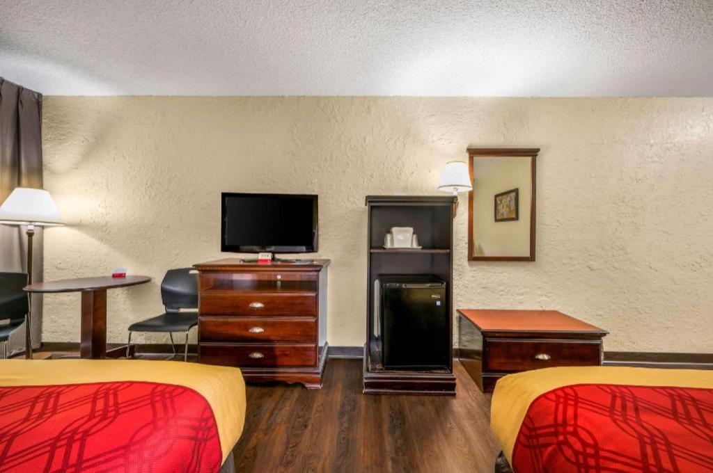 Econo Lodge Corinth Екстериор снимка