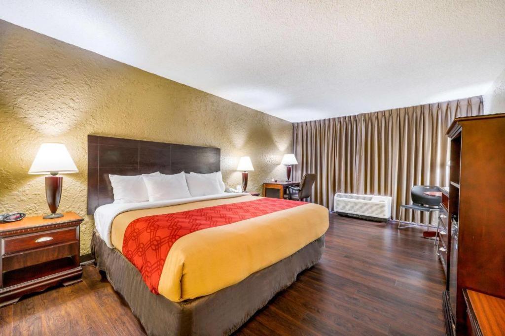 Econo Lodge Corinth Екстериор снимка